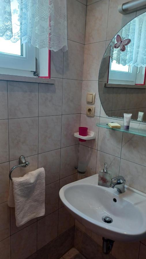 Apartmani Mary Dugi Rat Exterior foto