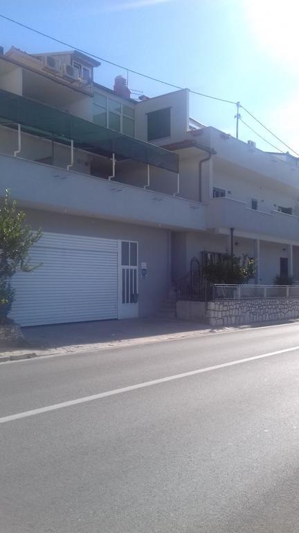 Apartmani Mary Dugi Rat Exterior foto